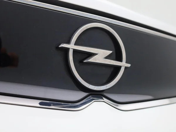 Opel Mokka-e (2023) — foto 30 van 39