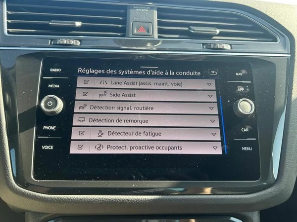 VOLKSWAGEN Tiguan Dsl (2022) — foto 13 van 31