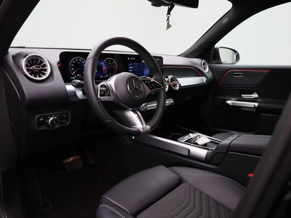 Mercedes-Benz GLB (2025) — foto 30 van 45