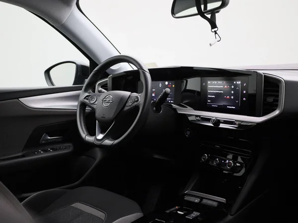 Opel Mokka-e (2023) — foto 24 van 36