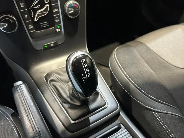 VOLVO V40 (2019) — foto 16 van 31