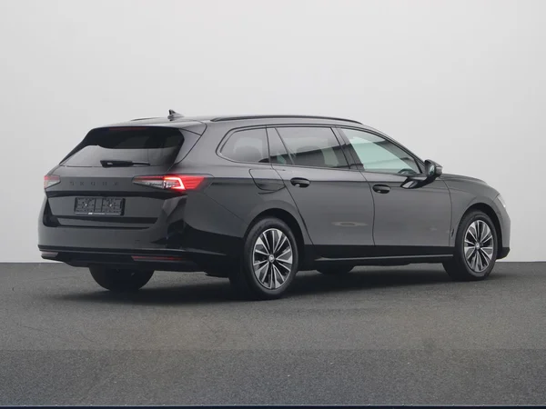 SKODA Superb Combi (2024) — foto 12 van 24