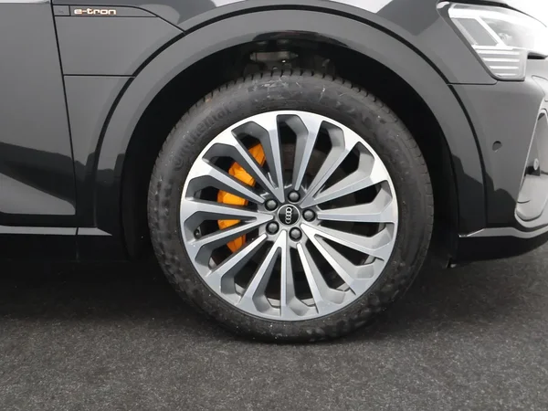 Audi e-tron (2021) — foto 28 van 29