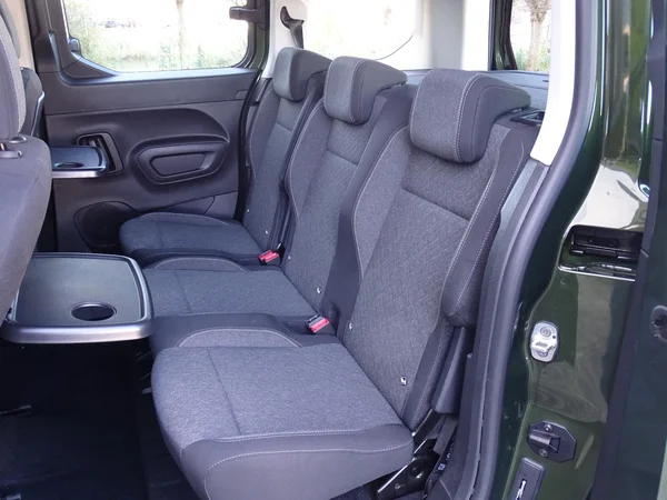 Opel Combo Life (2024) — foto 8 van 27