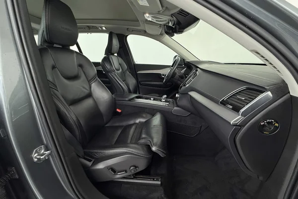 Volvo XC90 PHEV (2019) — foto 13 van 41