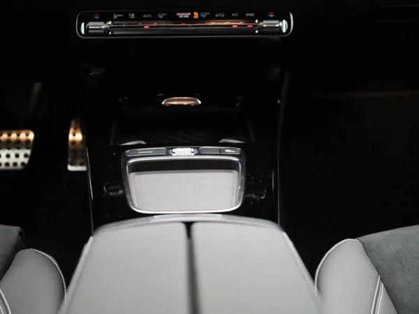 Mercedes-Benz CLA (2025) — foto 2 van 40