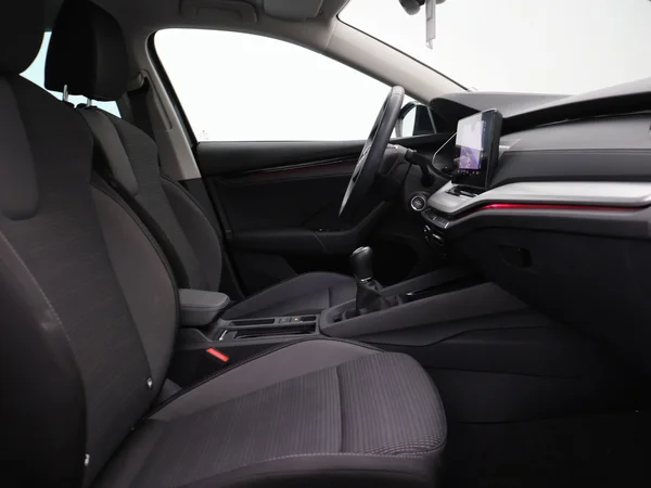 SKODA Octavia Combi (2024) — foto 2 van 27