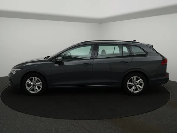 VOLKSWAGEN Golf VIII SW (2024) — foto 2 van 22
