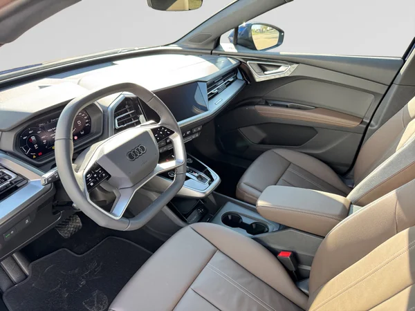 AUDI Q4 Sportback e-tron (2025) — foto 15 van 21