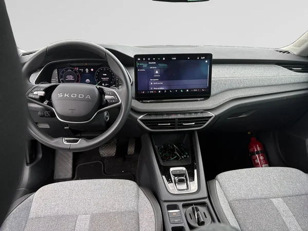 SKODA Octavia Combi (2025) — foto 2 van 24