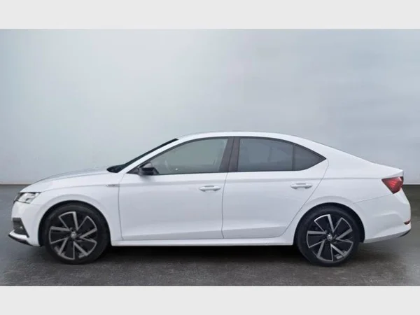 Skoda OCTAVIA (2024) — foto 17 van 23
