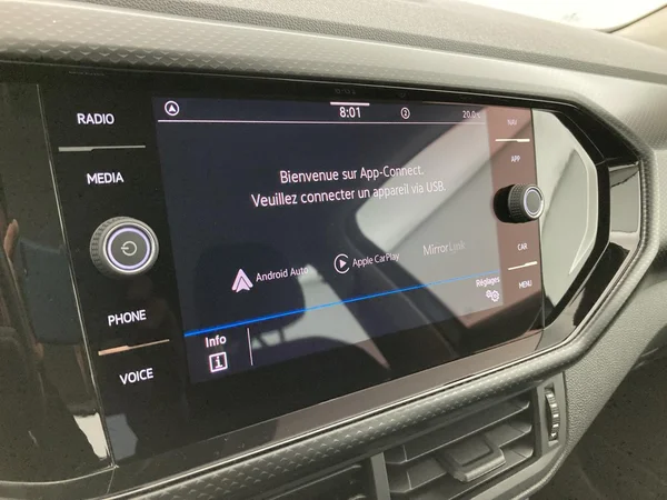 VOLKSWAGEN T-Cross (2023) — foto 4 van 36