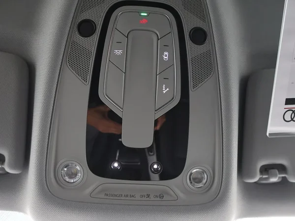 Audi A4 (2022) — foto 23 van 31