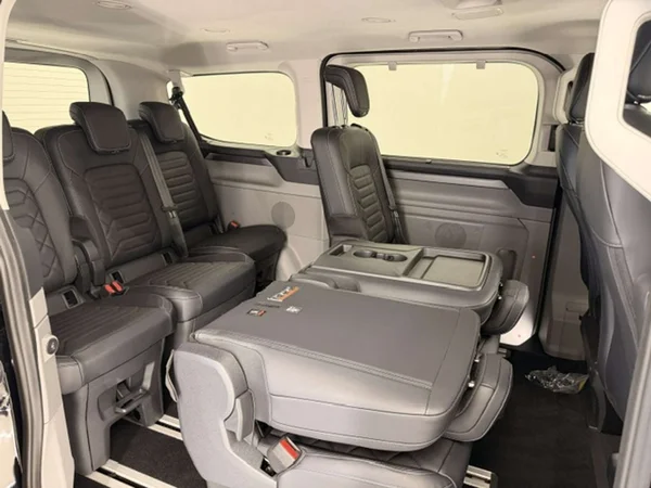 Ford Tourneo Custom — foto 2 van 24