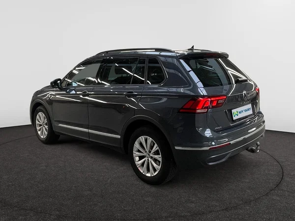 VOLKSWAGEN Tiguan (2022) — foto 18 van 24