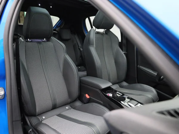 Peugeot e-208 (2023) — foto 39 van 50