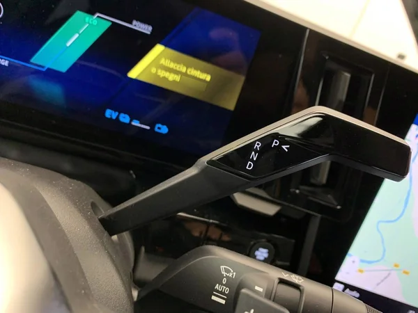 Renault Rafale E-TECH (HEV) (2026) — foto 7 van 25