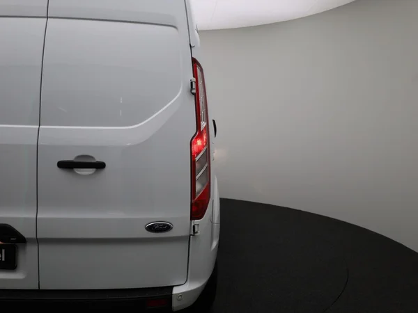 Ford Transit Custom (2022) — foto 28 van 38
