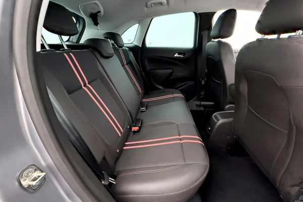Opel Crossland (2022) — foto 10 van 27