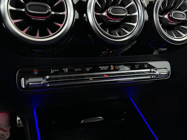 MERCEDES GLA 250 (2022) — foto 17 van 35