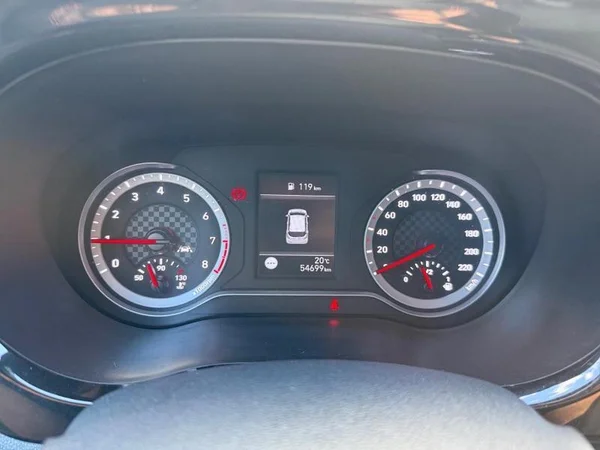 HYUNDAI i10 (2022) — foto 6 van 31