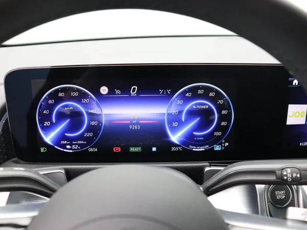 Mercedes-Benz EQB (2025) — foto 2 van 24