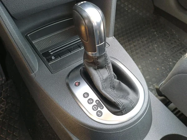 Volkswagen Touran (2012) — foto 6 van 16