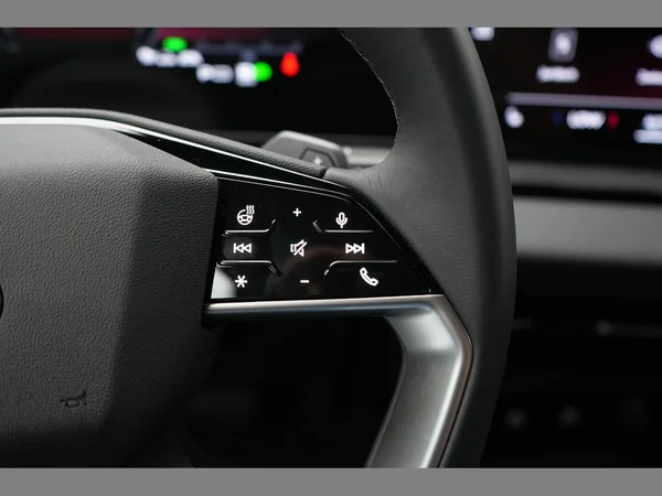 AUDI Q6 Sportback e-tron (2025) — foto 14 van 32