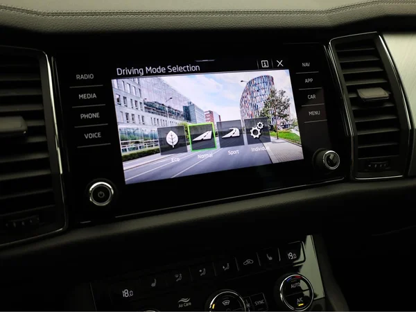 SKODA Kodiaq (2022) — foto 13 van 22