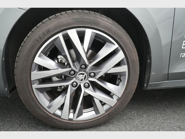 SKODA Octavia (2025) — foto 2 van 31