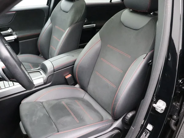 Mercedes-Benz EQB (2025) — foto 15 van 32