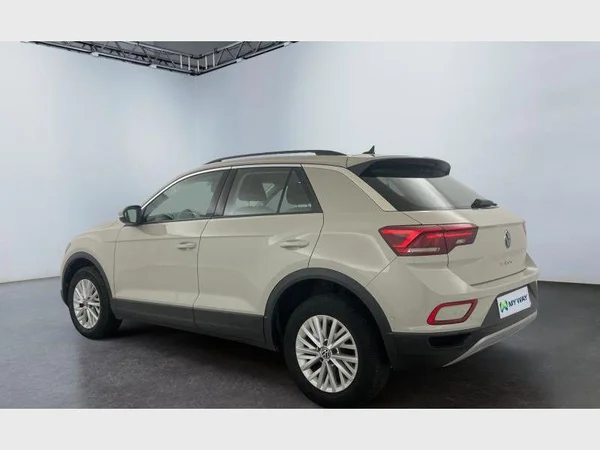 Volkswagen T-Roc (2023) — foto 22 van 24