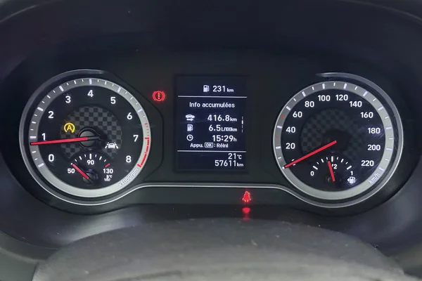 Hyundai i10 (2021) — foto 8 van 35