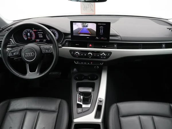 Audi A4 (2022) — foto 2 van 25