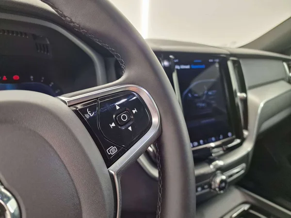 Volvo XC60 (2024) — foto 4 van 16