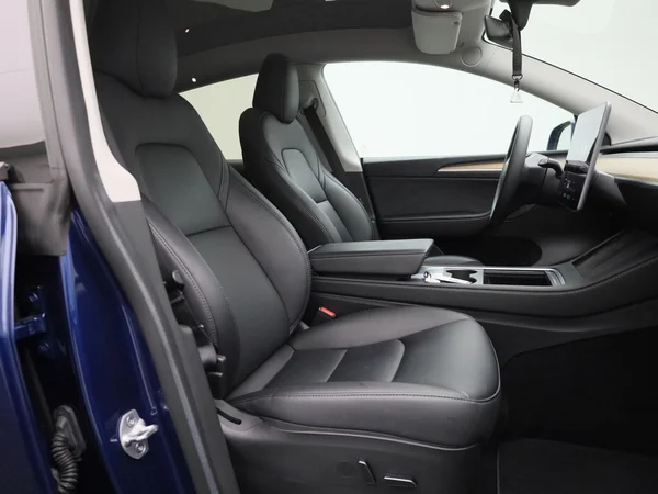 Tesla Model Y (2023) — foto 30 van 43