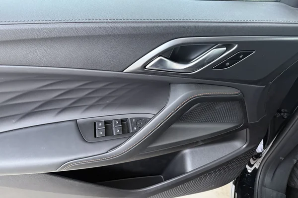 MG HS Hybrid+ (HEV) (2026) — foto 8 van 17
