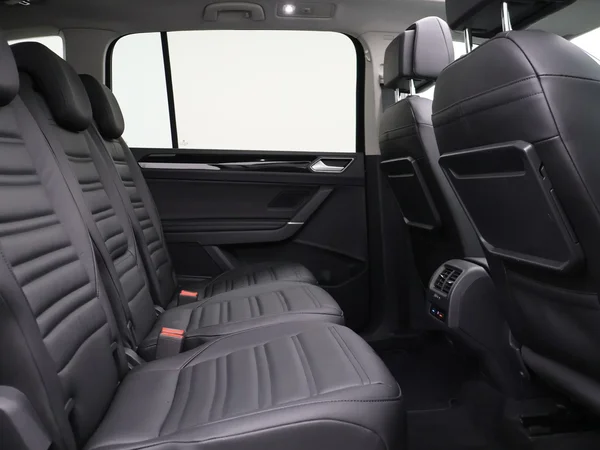 Volkswagen Touran (2021) — foto 17 van 28