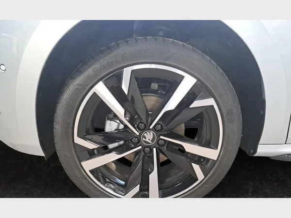 Skoda Kamiq (2025) — foto 2 van 25