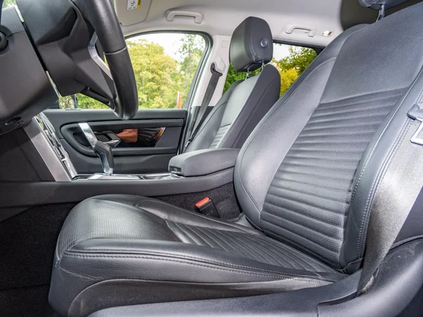 Land Rover Discovery Sport (2022) — foto 8 van 29