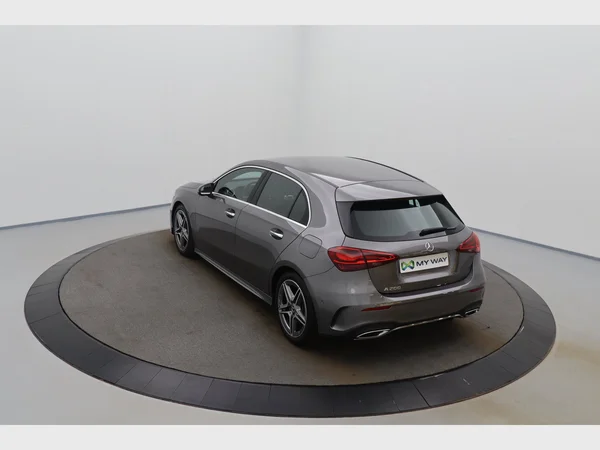 MERCEDES-BENZ A 200 (2024) — foto 2 van 25