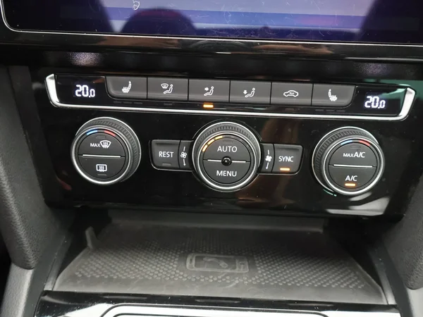 Volkswagen Passat (2020) — foto 19 van 33