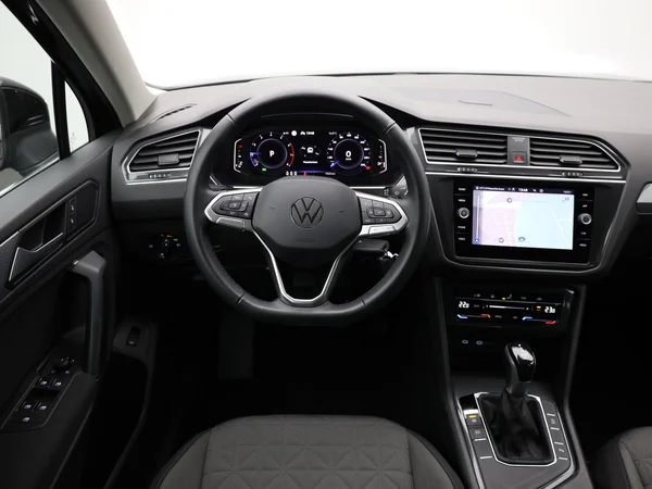 VOLKSWAGEN Tiguan (2023) — foto 9 van 20