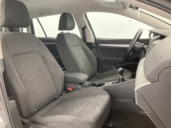 VOLKSWAGEN Golf Variant VIII (2021) — foto 25 van 36