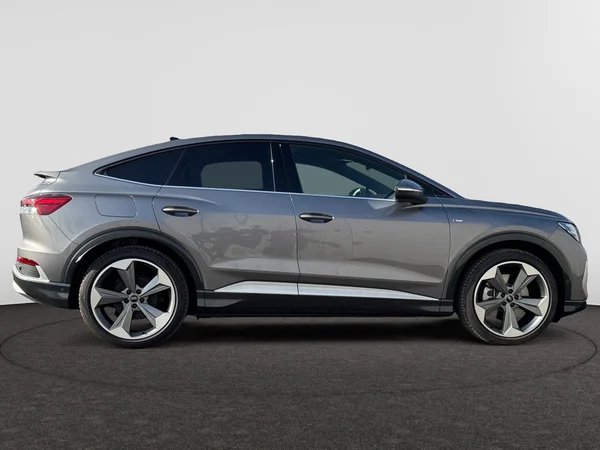 AUDI Q4 Sportback e-tron (2025) — foto 20 van 22