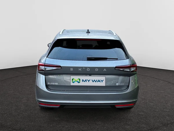 SKODA Superb Combi (2024) — foto 16 van 24