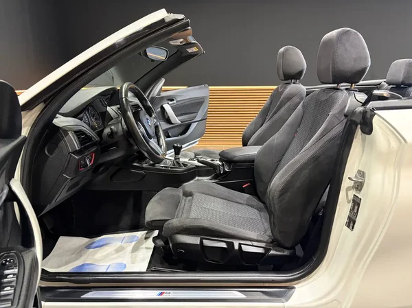 Bmw 218 (2016) — foto 25 van 27