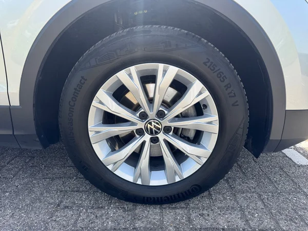 VOLKSWAGEN Tiguan (2022) — foto 10 van 23