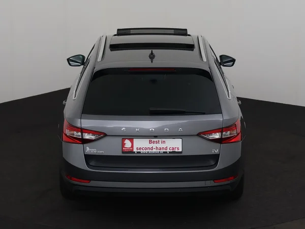 SKODA Superb (2023) — foto 28 van 31