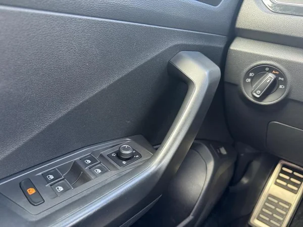 VOLKSWAGEN T-Roc (2018) — foto 10 van 31